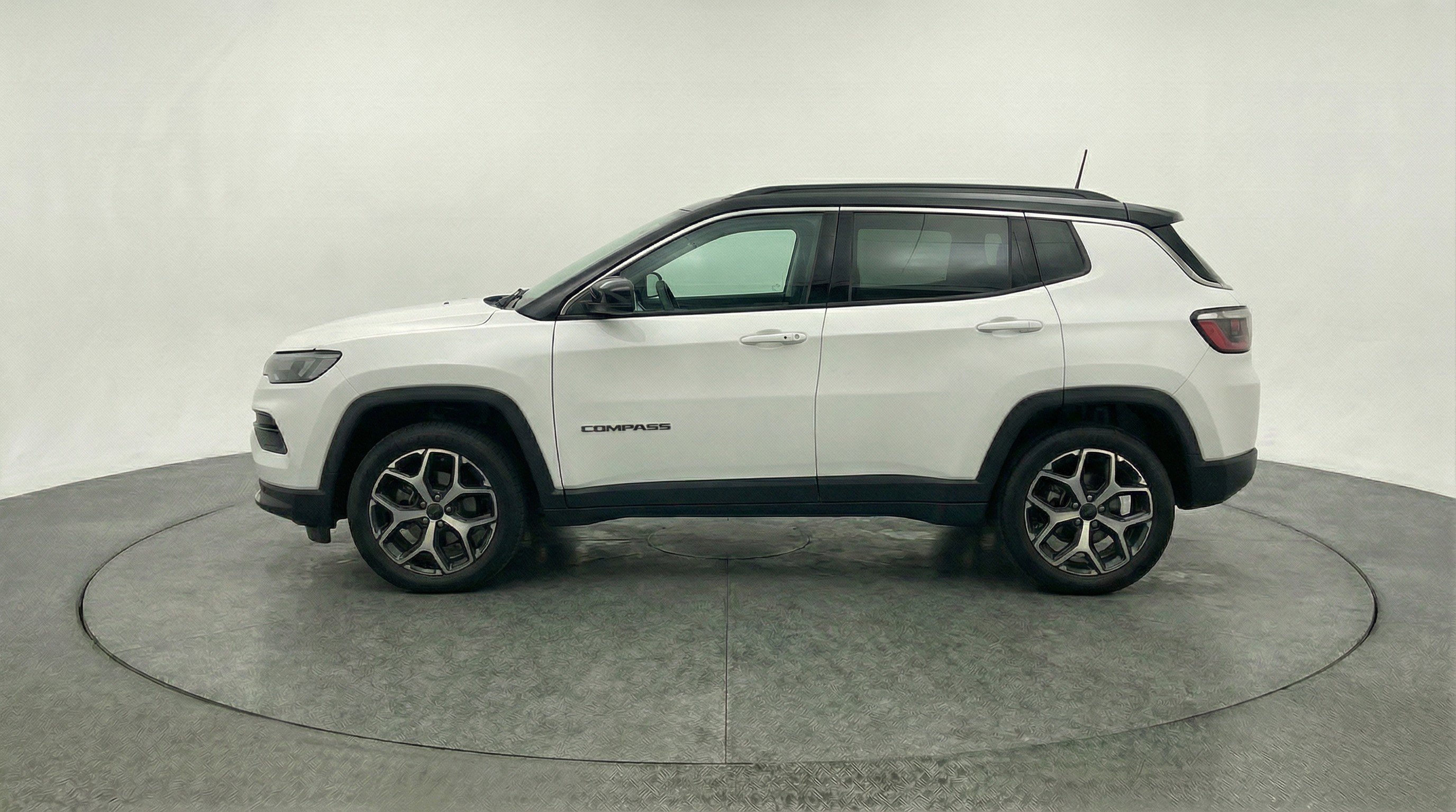 Used 2025 Jeep Compass Limited AWD/4WD image 5