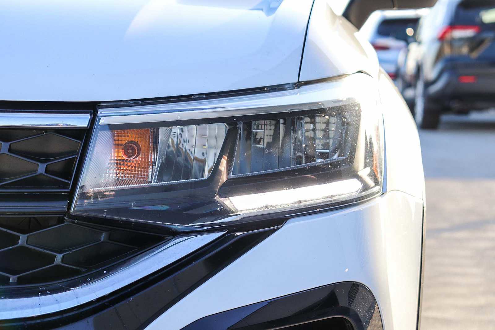 Used 2022 Volkswagen Taos SE image 4