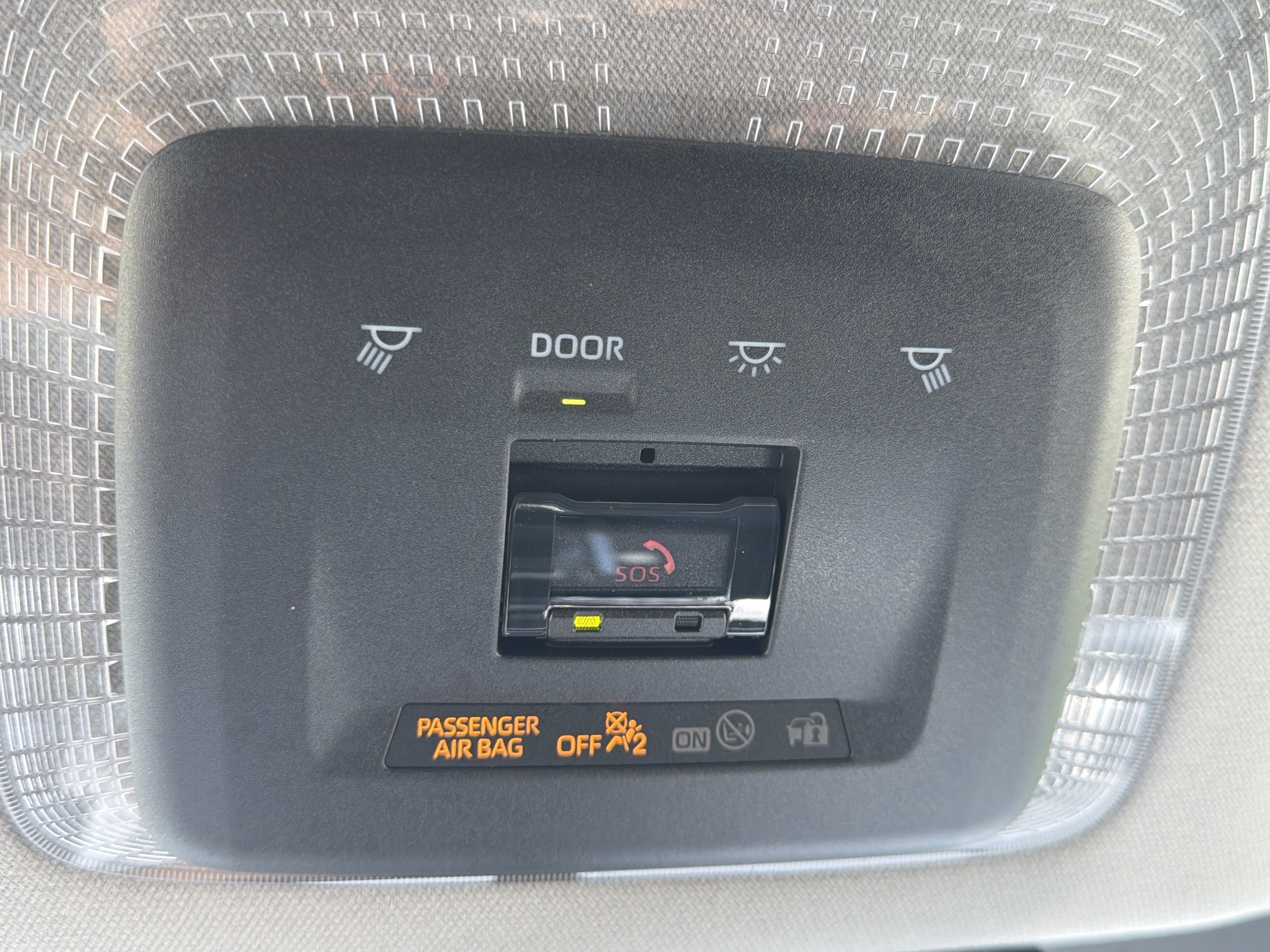 Certified 2025 Toyota Prius LE FWD image 5