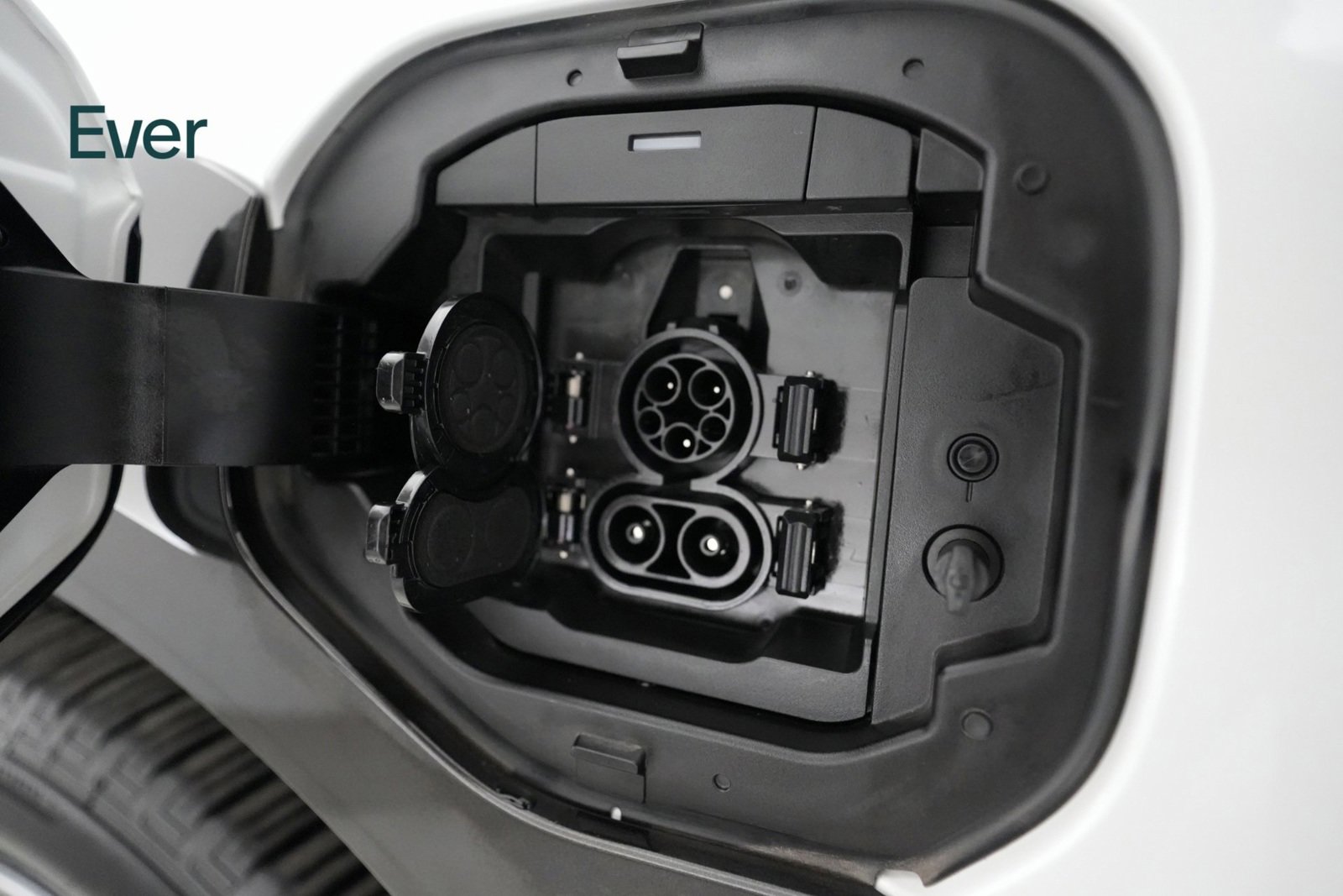 Used 2025 Toyota bZ4X FWD image 23