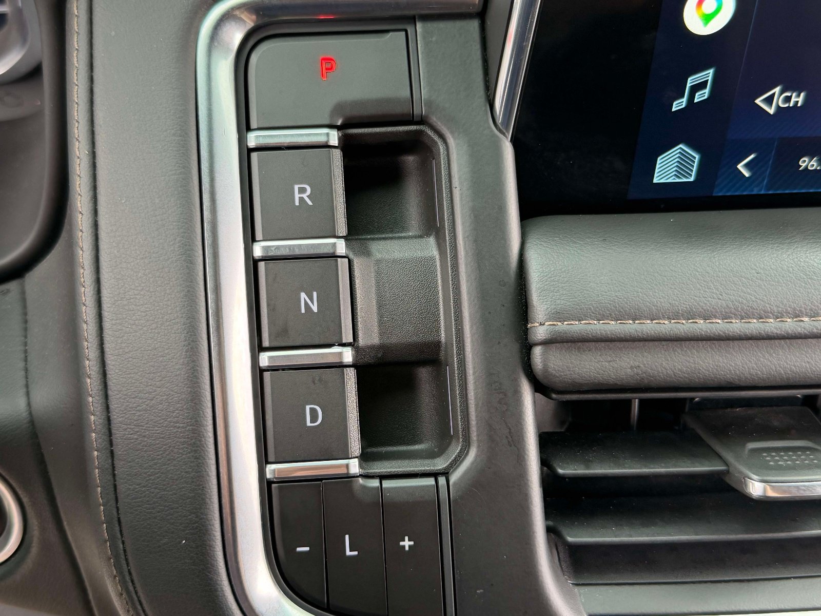 Used 2022 Chevrolet Tahoe High Country AWD/4WD image 11