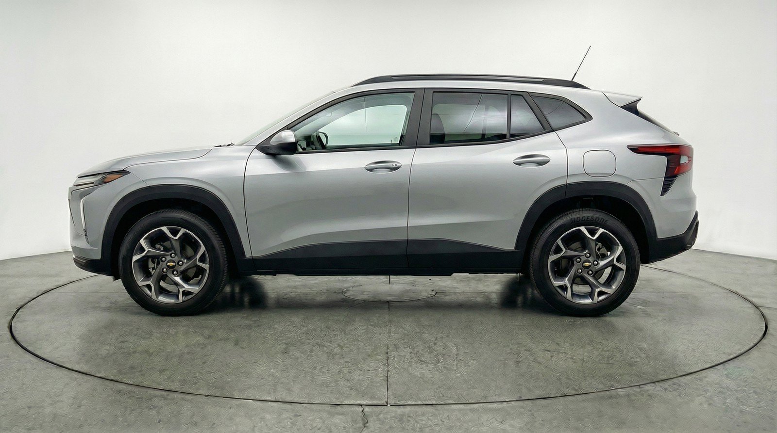 Used 2025 Chevrolet Trax LT FWD image 5