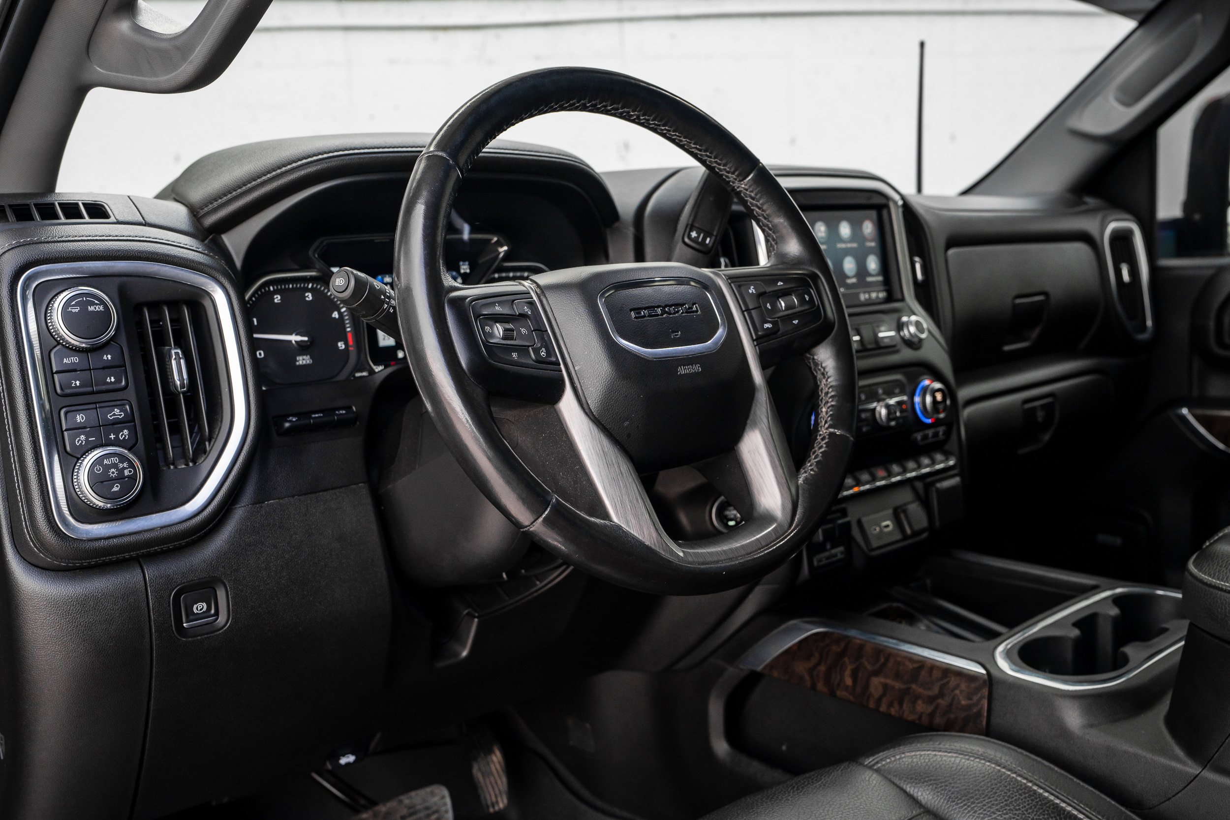 Used 2021 GMC Sierra 3500 Denali w/ Denali Ultimate Package image 17