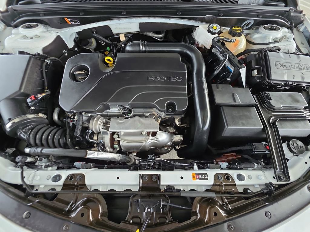 Used 2025 Chevrolet Malibu RS image 31