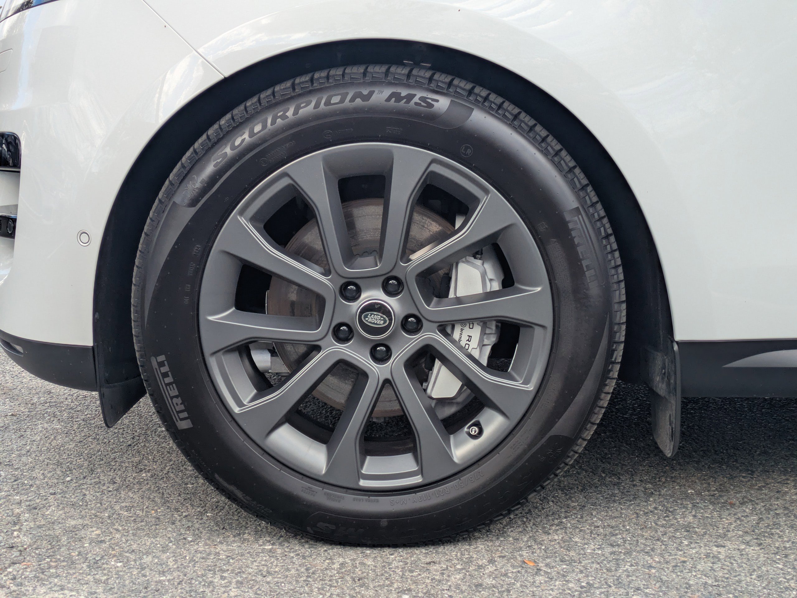 Used 2025 Land Rover Range Rover Sport image 3