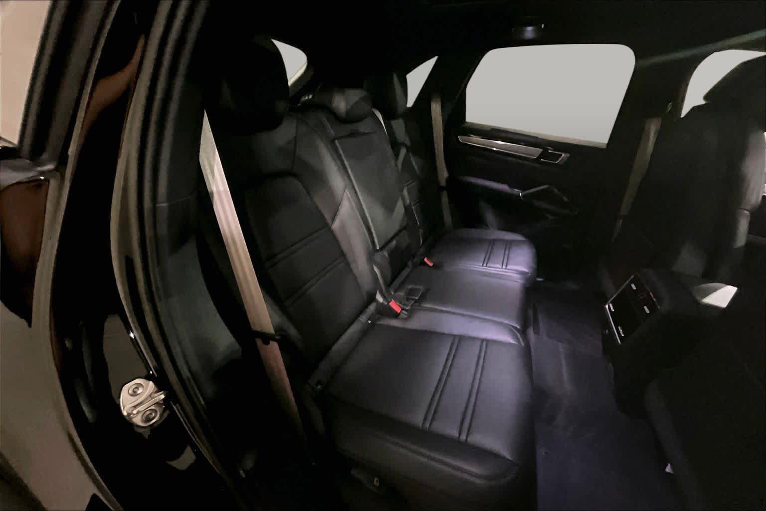 Used 2023 Porsche Cayenne S Platinum AWD/4WD image 19