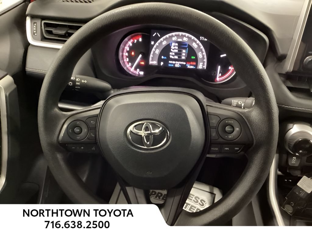 Used 2025 Toyota RAV4 XLE AWD/4WD image 7