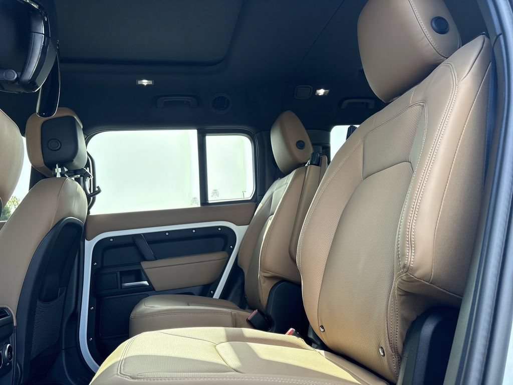 New 2026 Land Rover Defender 130 X-Dynamic SE AWD/4WD image 15