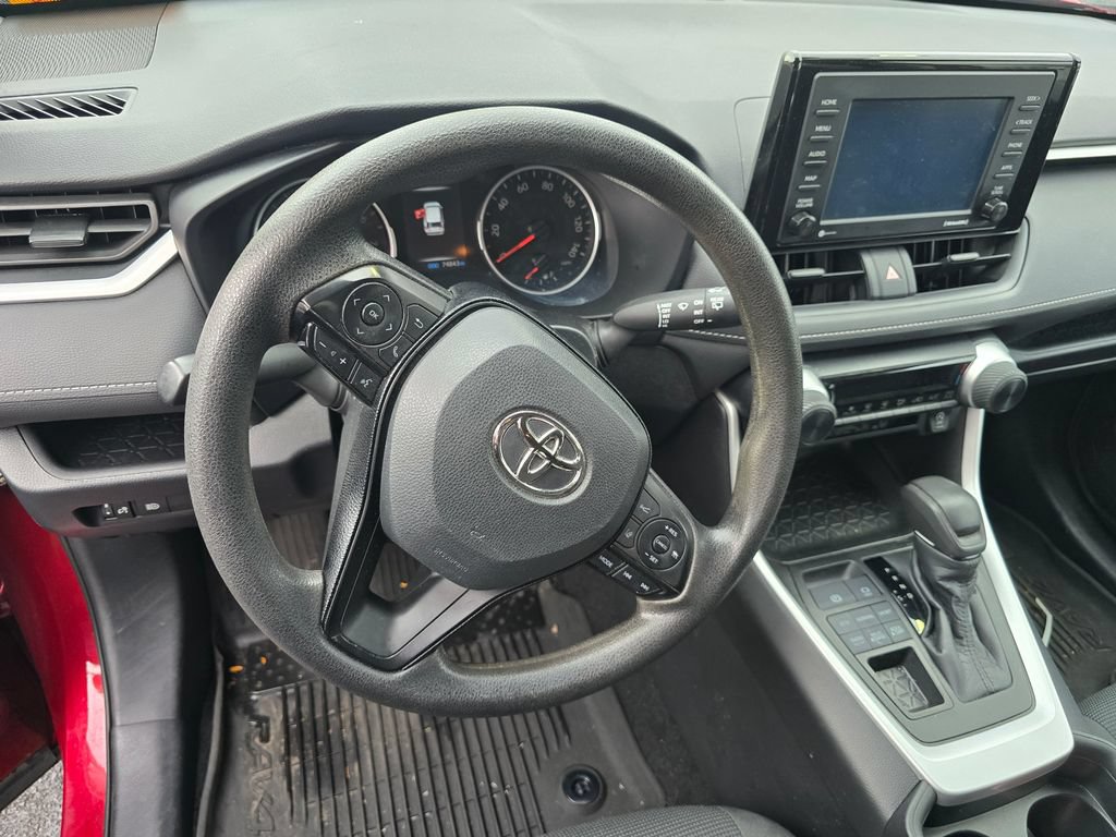 Used 2021 Toyota RAV4 LE AWD/4WD image 17