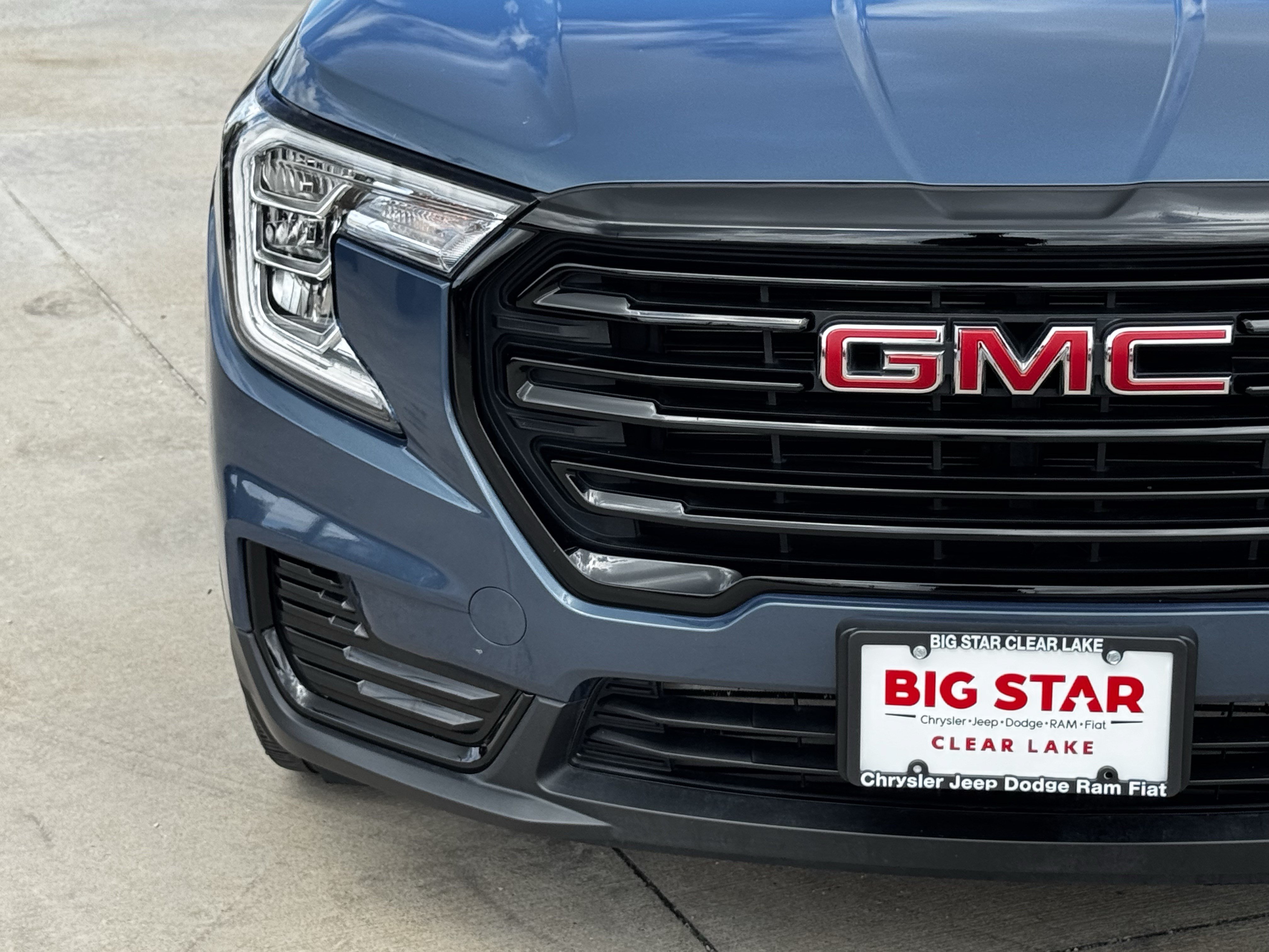 Used 2024 GMC Terrain SLE w/ Driver Convenience Package FWD image 6