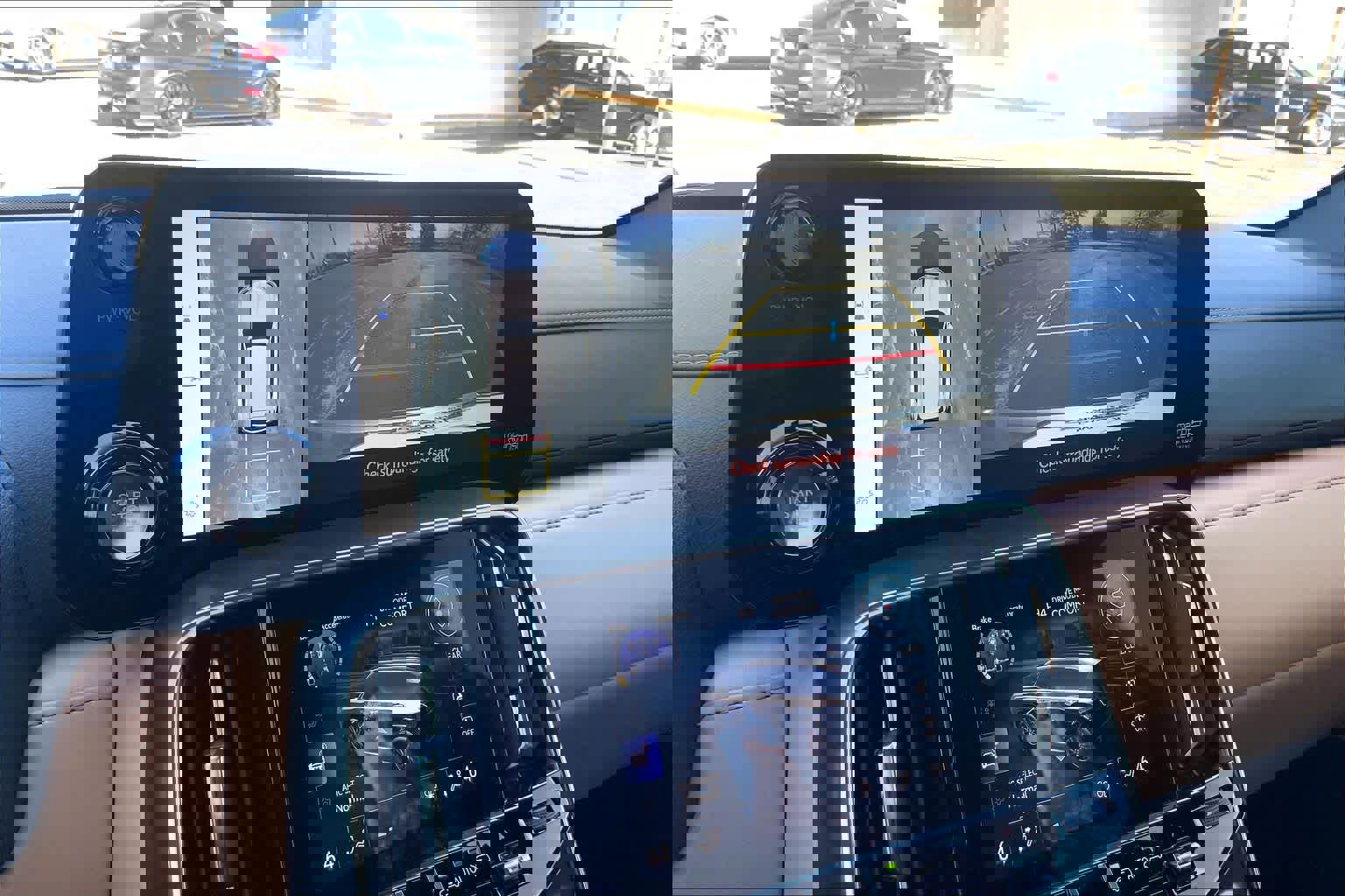 Used 2024 Lexus LX 600 4WD w/ Luxury Package image 29