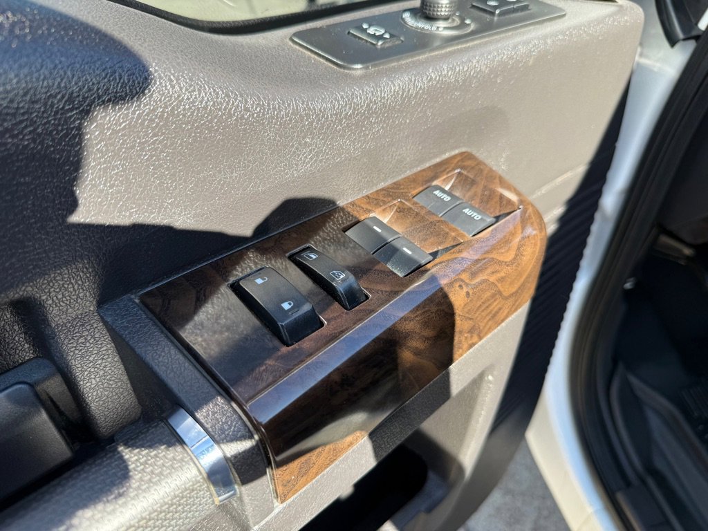 Used 2016 Ford F250 Lariat w/ Lariat Ultimate Package AWD/4WD image 23