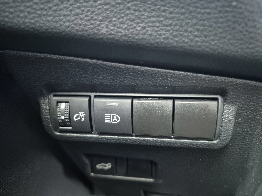 Used 2024 Toyota Corolla Cross XLE w/ Convenience Package image 27