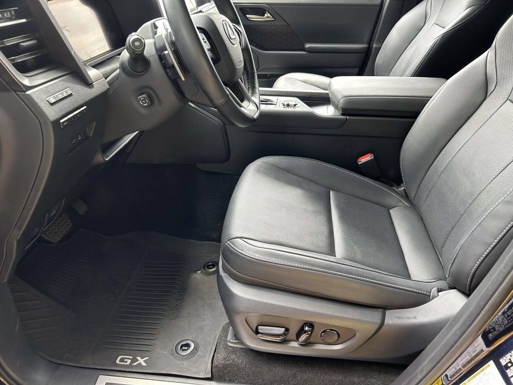 Used 2024 Lexus GX 550 w/ Accessory Package (Z1) AWD/4WD image 12