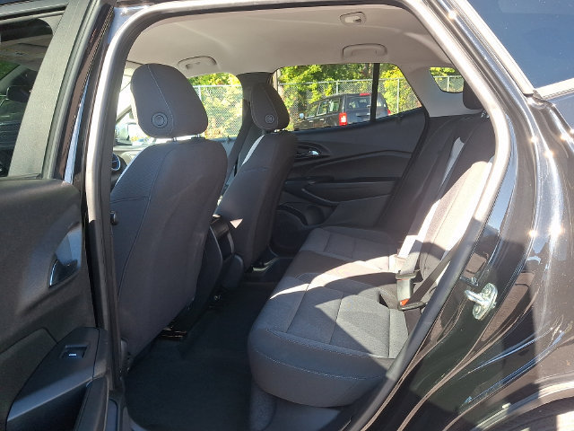 Used 2024 Chevrolet Trax LS w/ LS Convenience Package FWD image 12