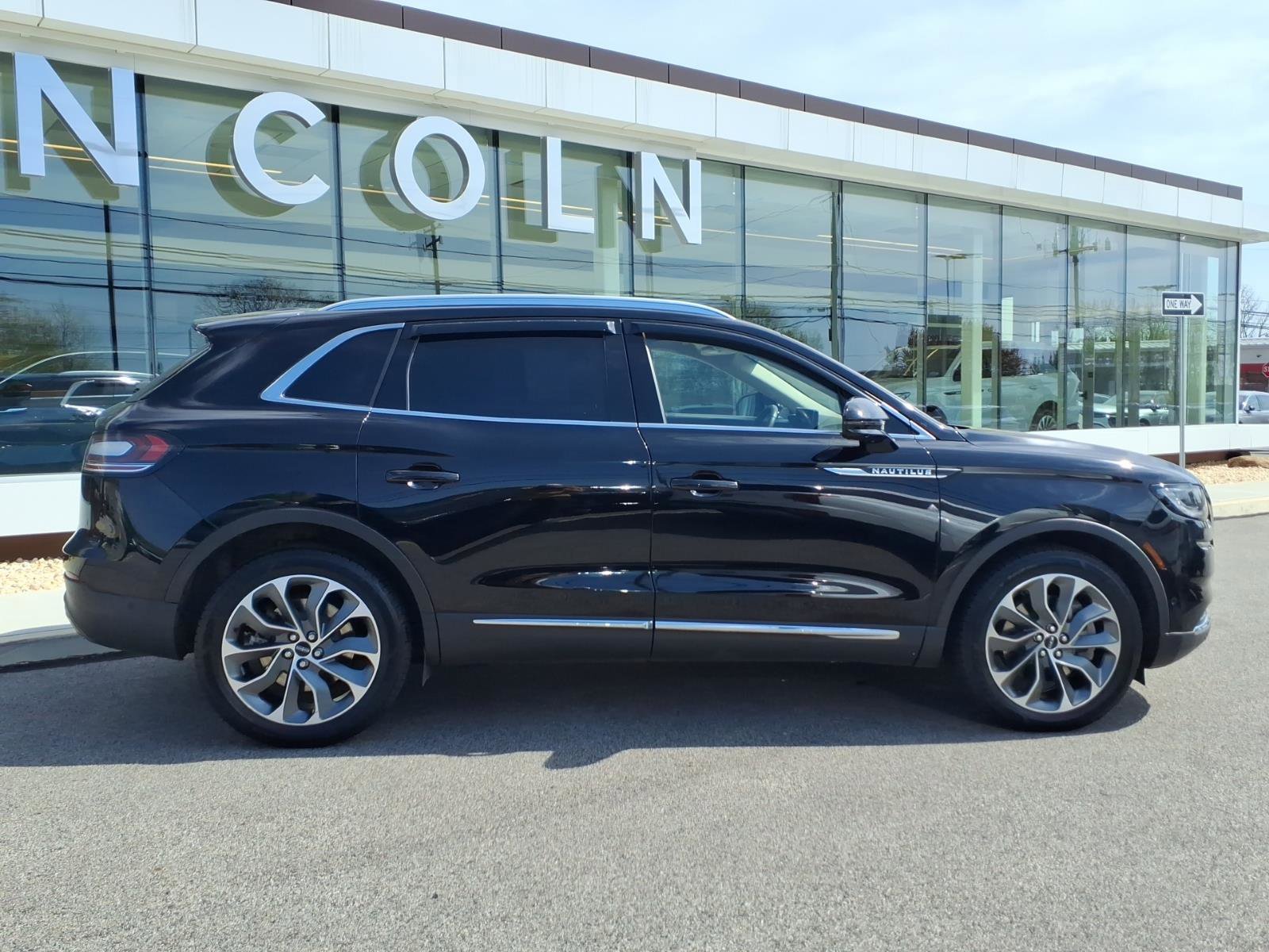 Certified 2022 Lincoln Nautilus Reserve w/ Equipment Group 201A image 3