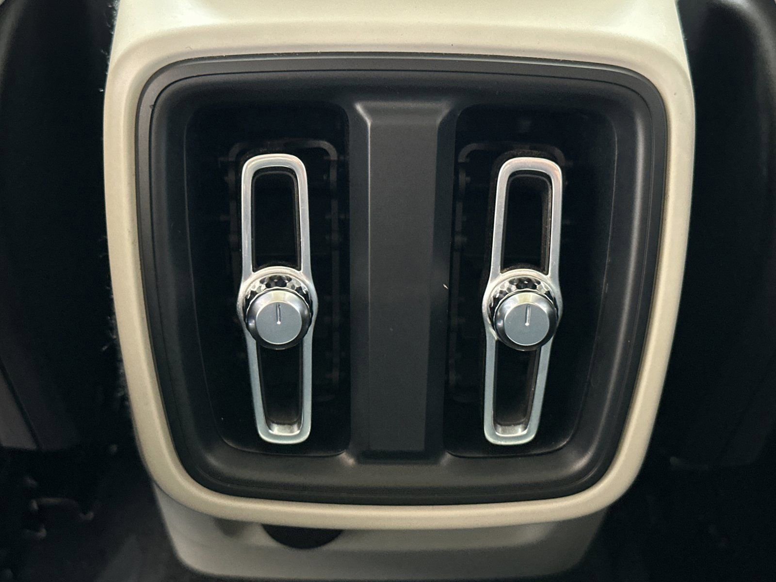 Used 2019 Volvo XC40 T5 Inscription AWD/4WD image 14
