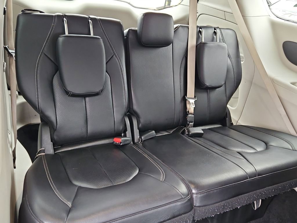 Used 2022 Chrysler Pacifica Touring-L image 18