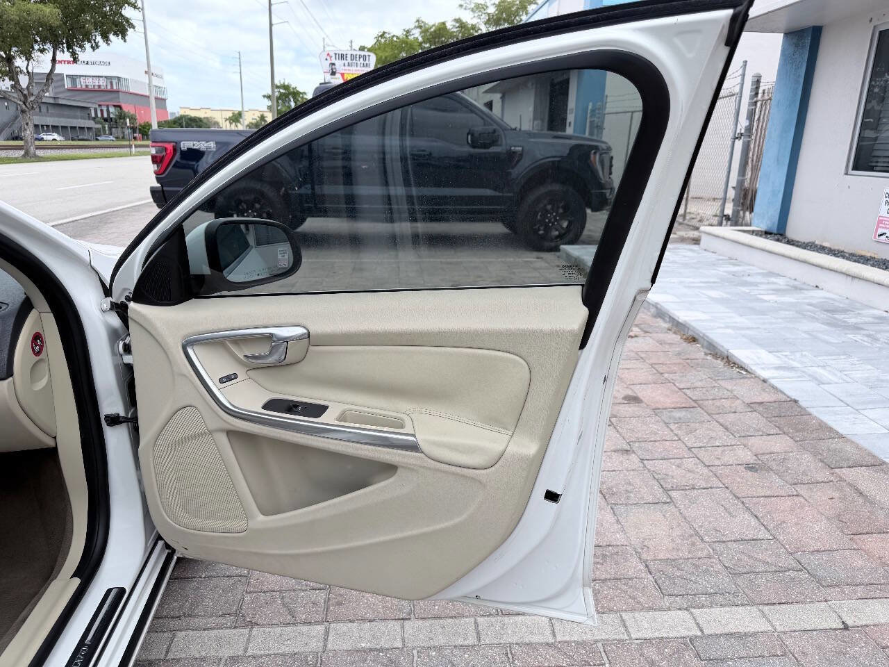 Used 2012 Volvo S60 T5 FWD image 24