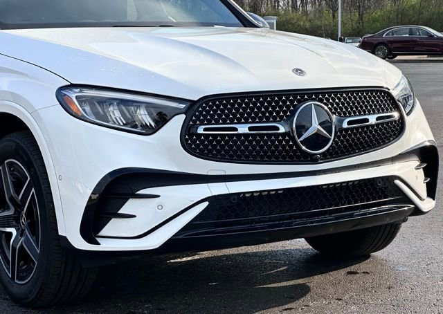 Used 2025 Mercedes-Benz GLC 300 4MATIC image 2