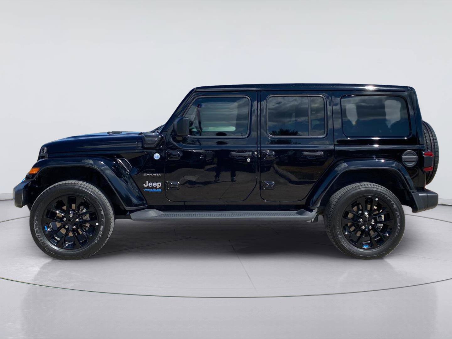 Used 2022 Jeep Wrangler Unlimited Sahara w/ Cold Weather Group AWD/4WD image 2