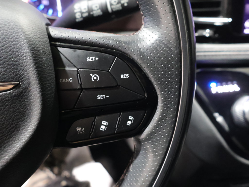 Used 2020 Chrysler Pacifica Limited FWD image 33