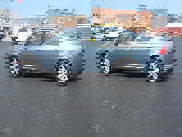 Used 2012 Ford Fusion SE image 2