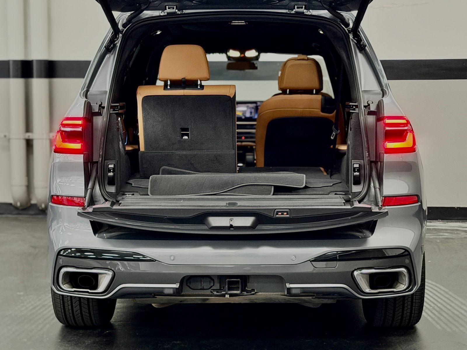 Used 2023 BMW X7 xDrive40i w/ M Sport Package AWD/4WD image 15