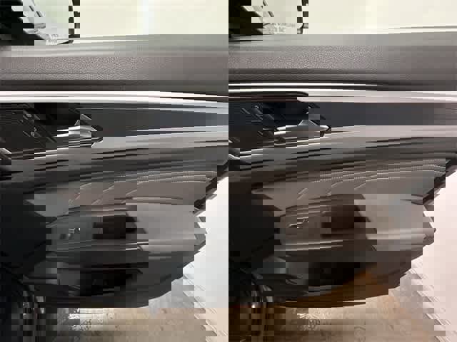 Certified 2023 Volkswagen Atlas Cross Sport SEL R-Line image 25