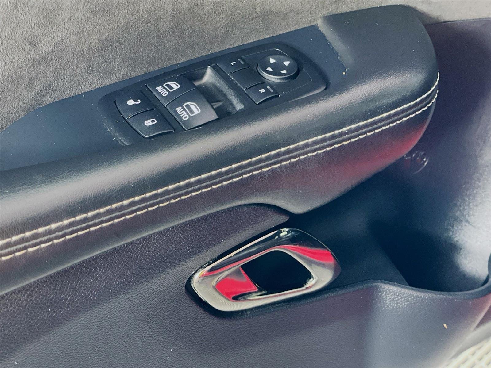 Used 2015 Dodge Challenger SRT Hellcat RWD image 21