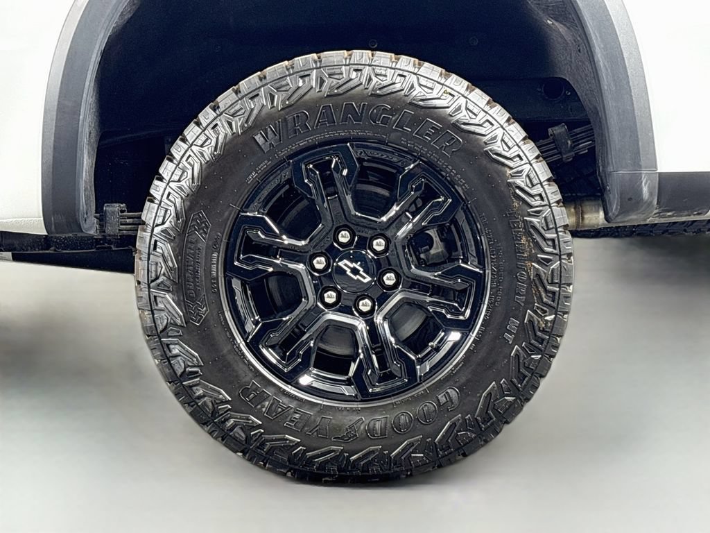 New 2026 Chevrolet Silverado 1500 ZR2 w/ Dark Appearance Package AWD/4WD image 32