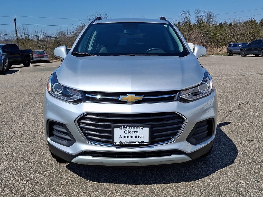 Used 2022 Chevrolet Trax LT w/ LT Convenience Package image 5