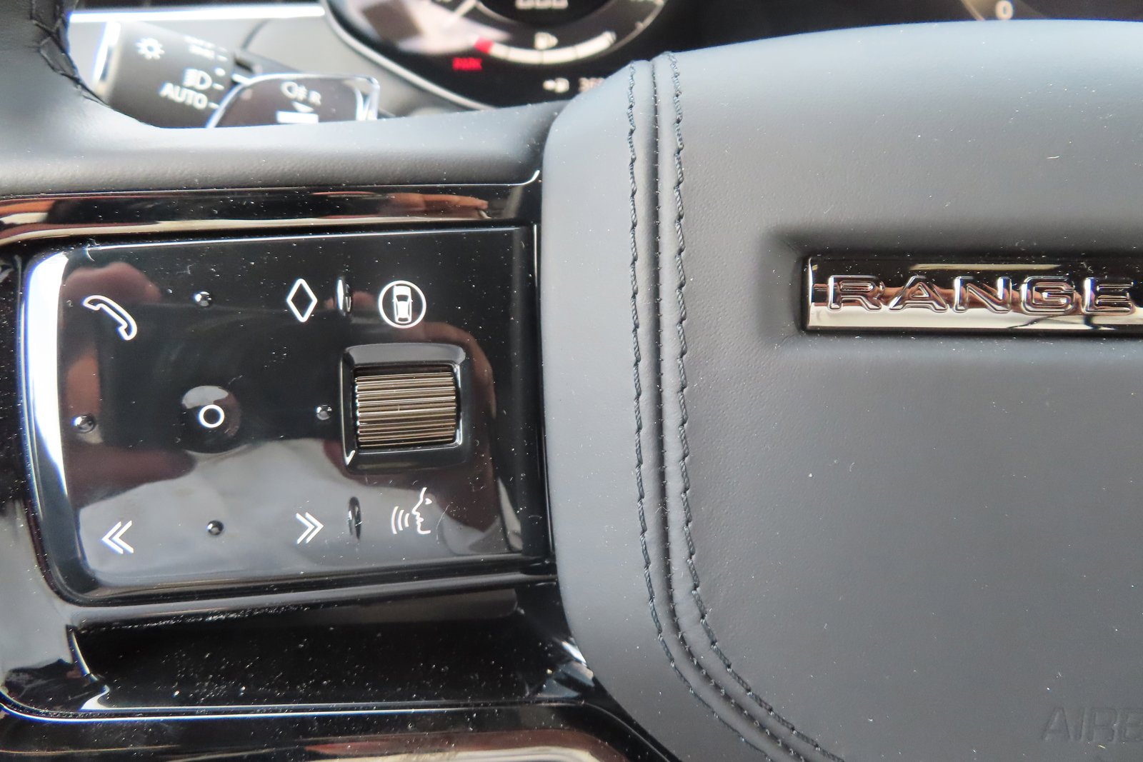 New 2024 Land Rover Range Rover Sport SV Edition One Carbon Bronze image 30