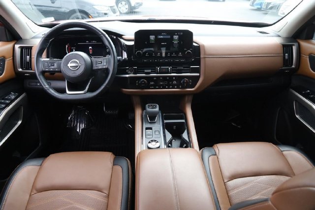 Certified 2023 Nissan Pathfinder Platinum w/ Black Appearance Package AWD/4WD image 25
