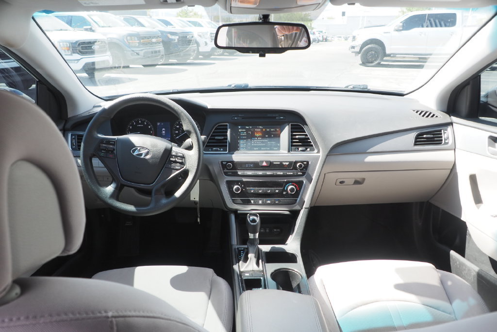 Used 2017 Hyundai Sonata SE FWD image 14