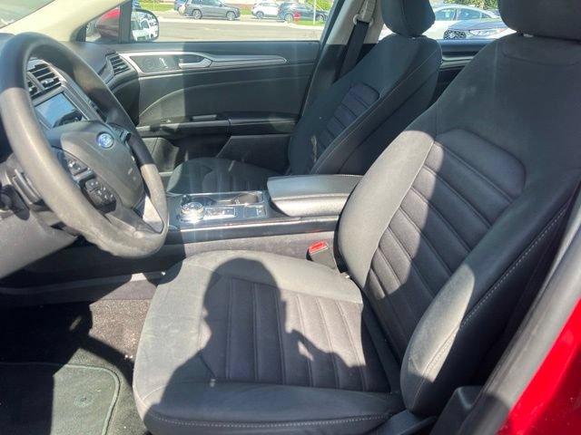 Used 2018 Ford Fusion SE w/ Fusion SE Technology Package FWD image 18