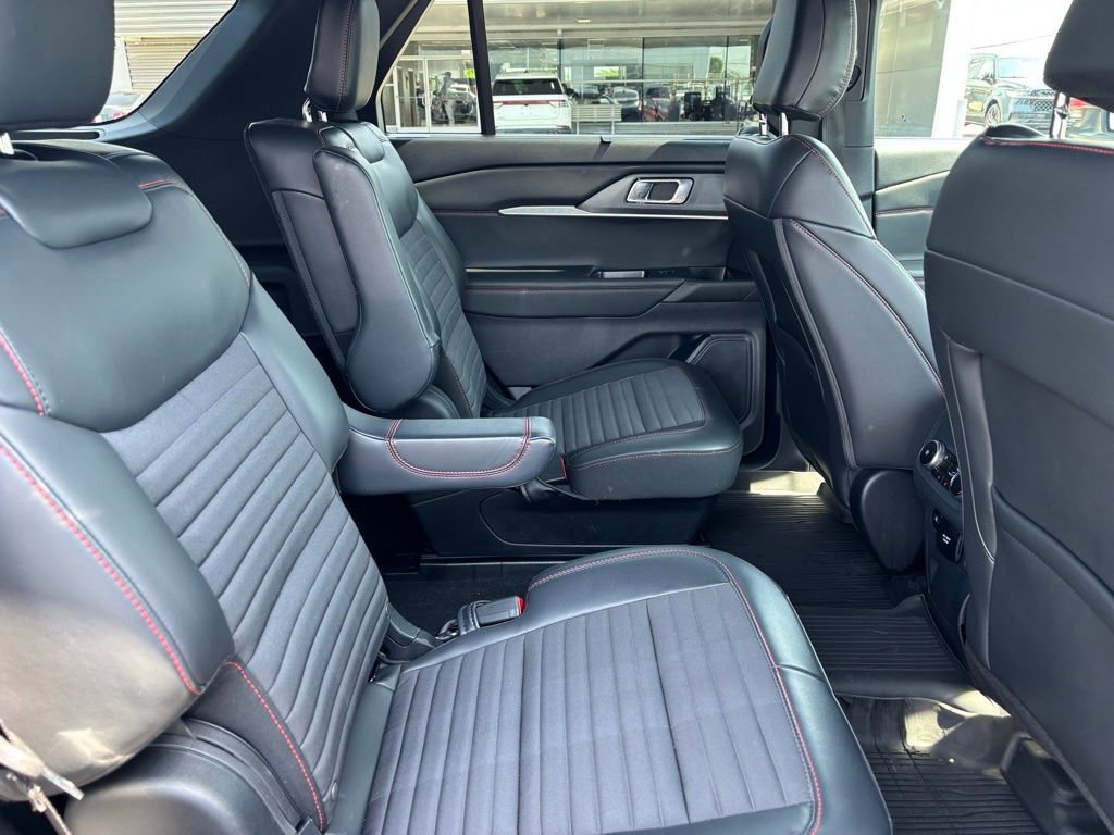 Used 2025 Ford Explorer ST-Line w/ Premium Package RWD image 4