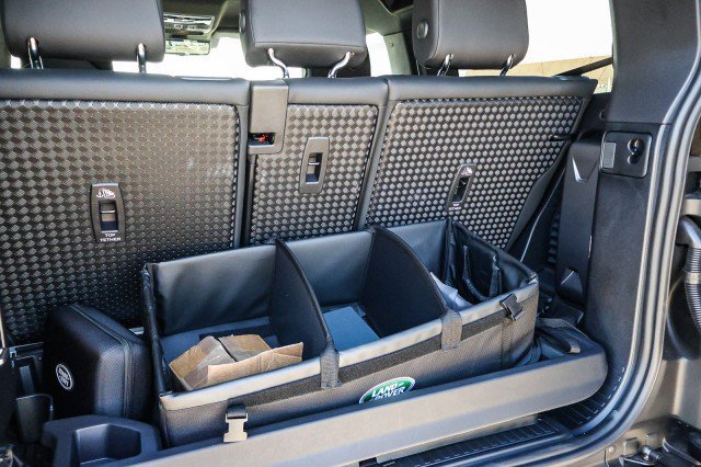 Certified 2025 Land Rover Defender 90 X-Dynamic SE AWD/4WD image 24