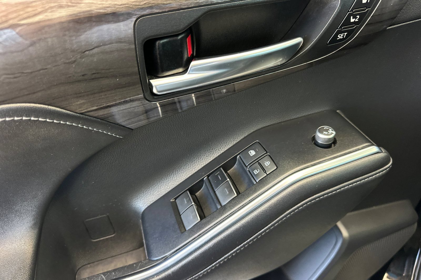 Used 2020 Toyota Highlander Limited FWD image 11
