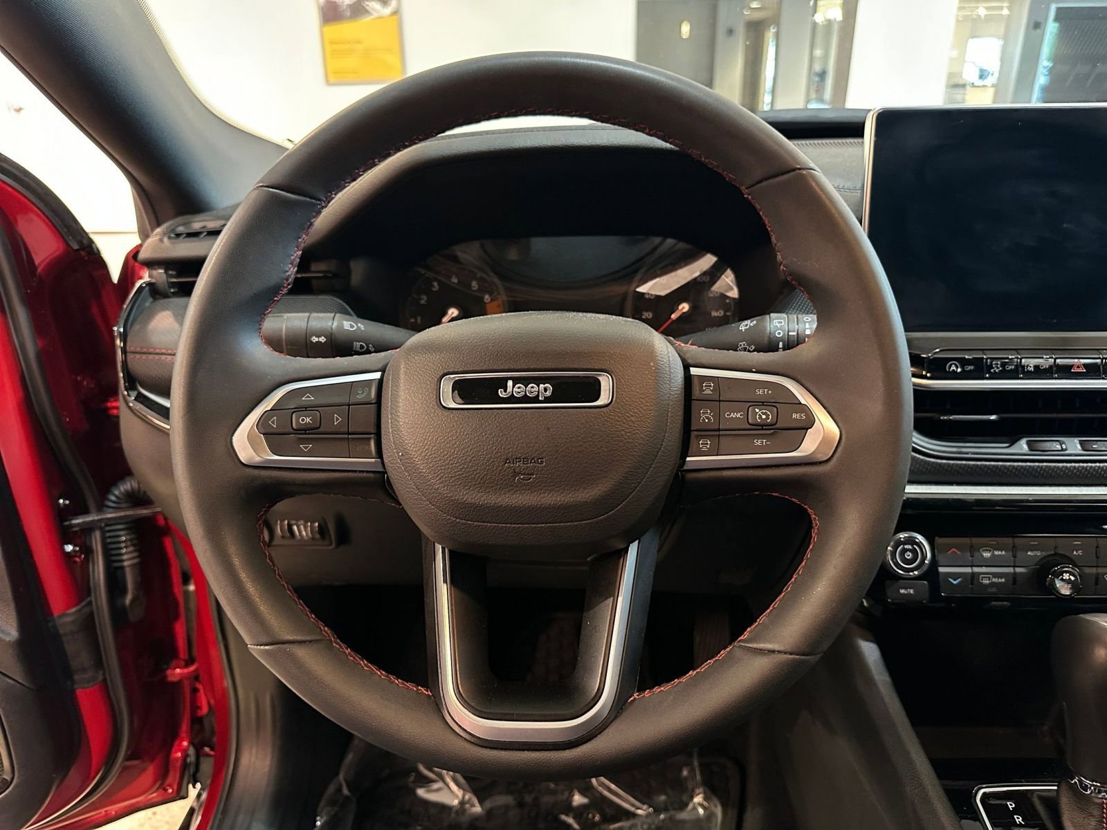 Used 2025 Jeep Compass Trailhawk AWD/4WD image 28