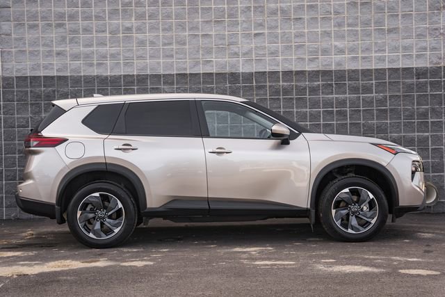 Used 2026 Nissan Rogue SV image 4