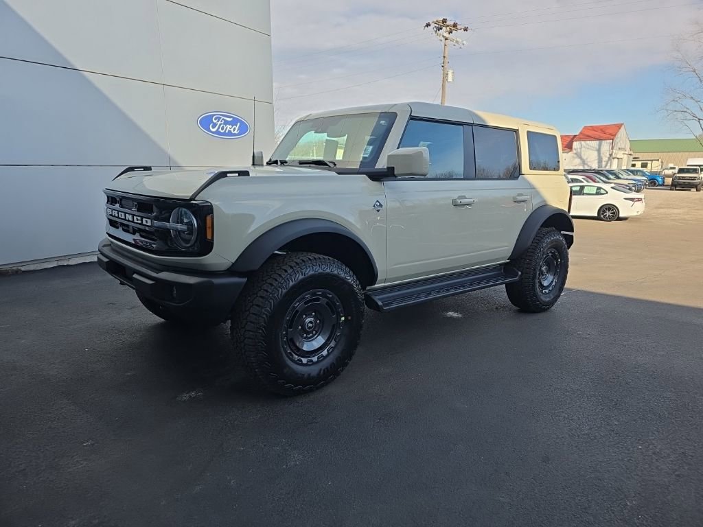 New 2025 Ford Bronco Outer Banks w/ Sasquatch Package image 2
