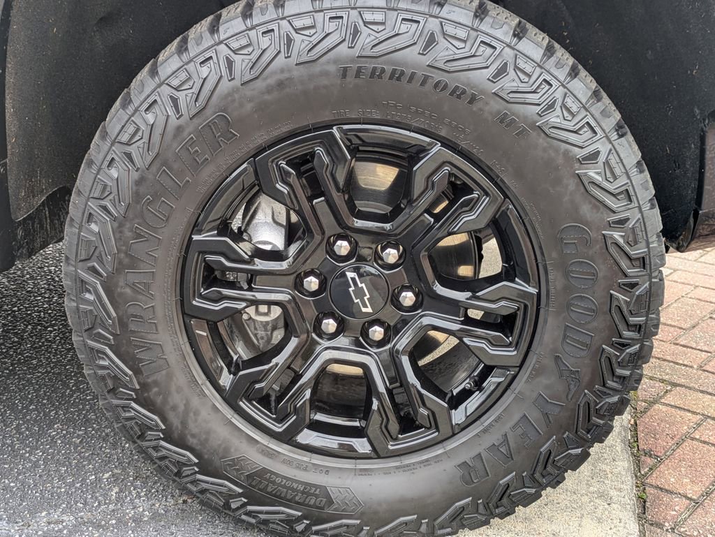 Used 2025 Chevrolet Silverado 1500 ZR2 image 11