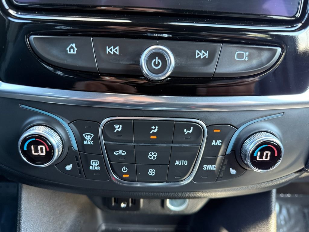 Used 2023 Chevrolet Traverse LT image 17