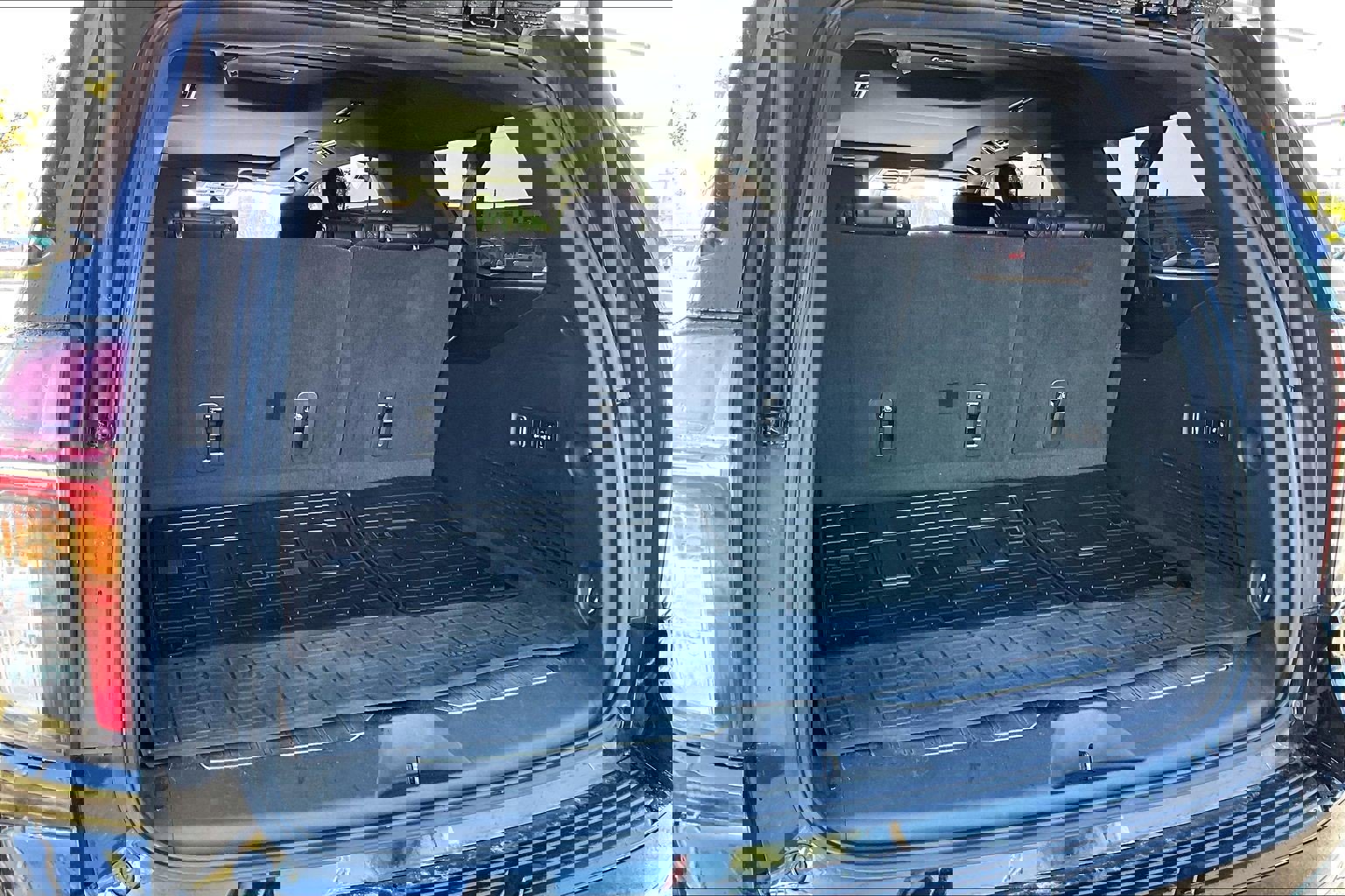 Used 2021 Chevrolet Suburban High Country image 6