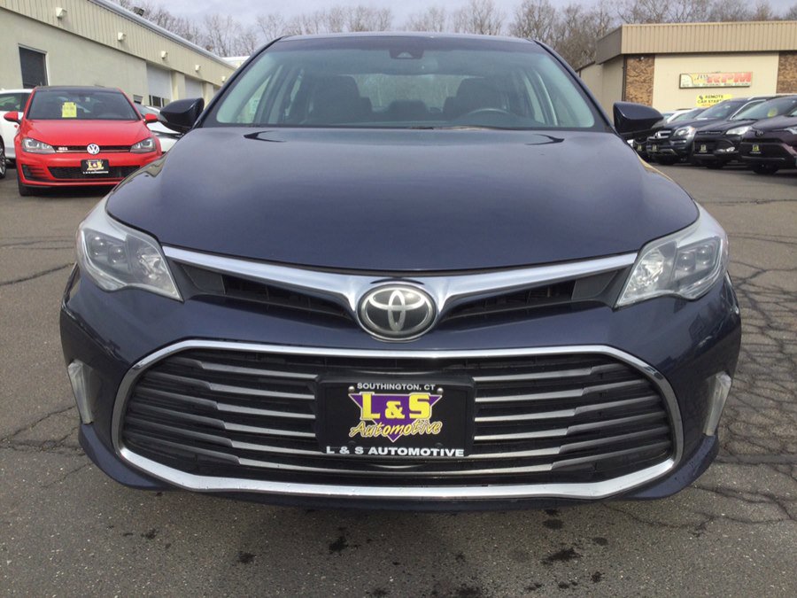 Used 2017 Toyota Avalon XLE Premium w/ All Weather Liner Package FWD image 2