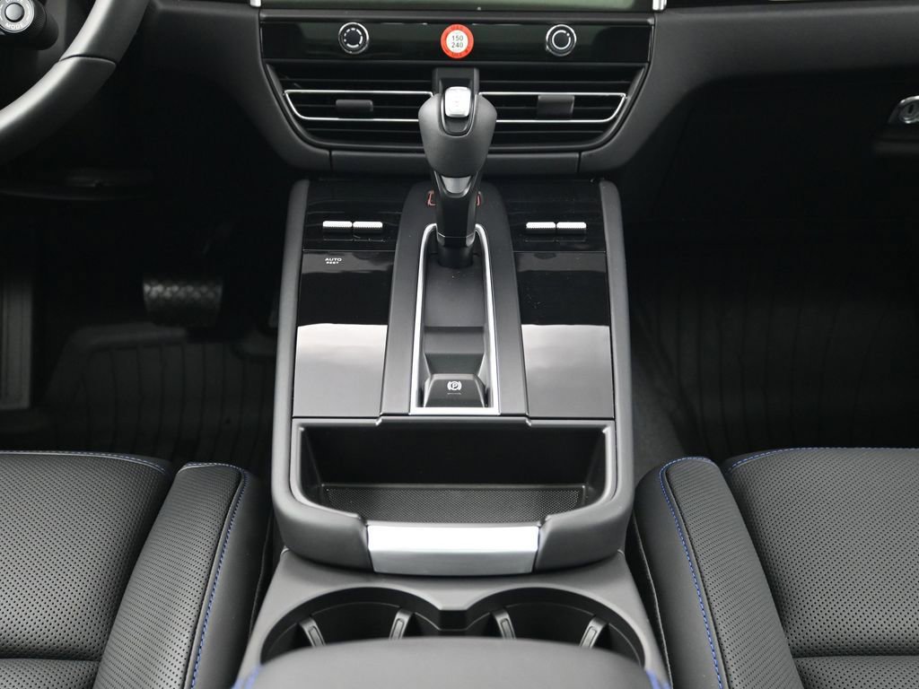 New 2026 Porsche Macan Turbo AWD/4WD image 10