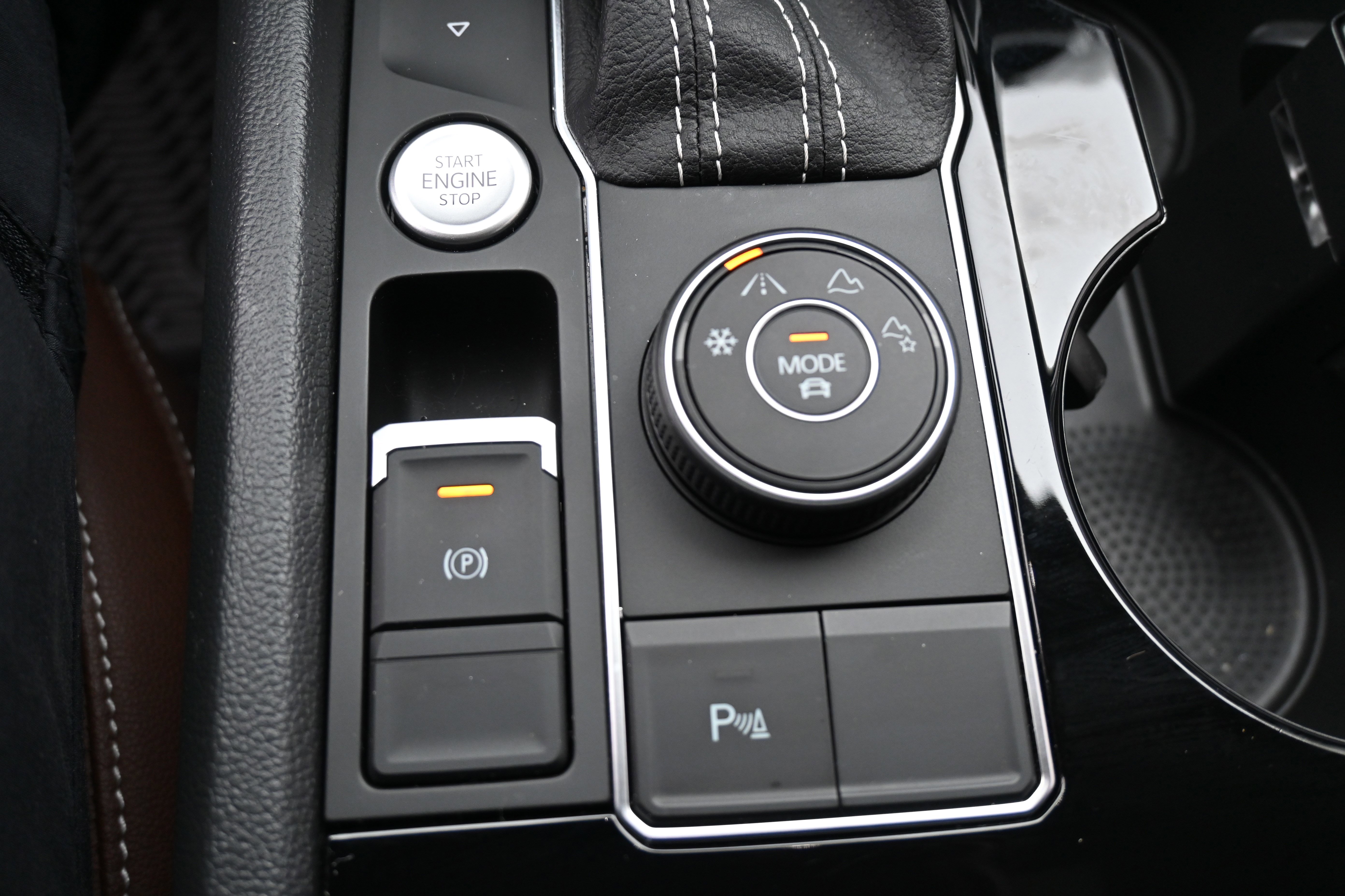 Used 2023 Volkswagen Atlas SEL R-Line image 28