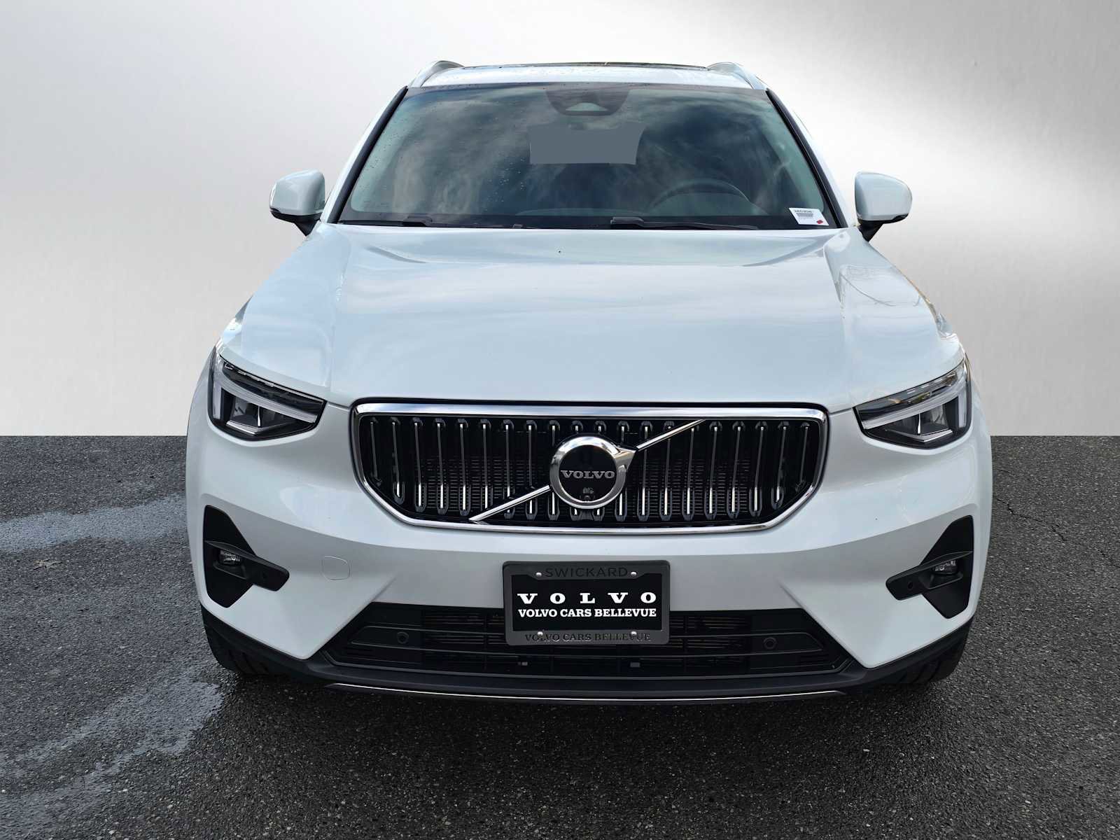 Certified 2025 Volvo XC40 B5 Plus image 8