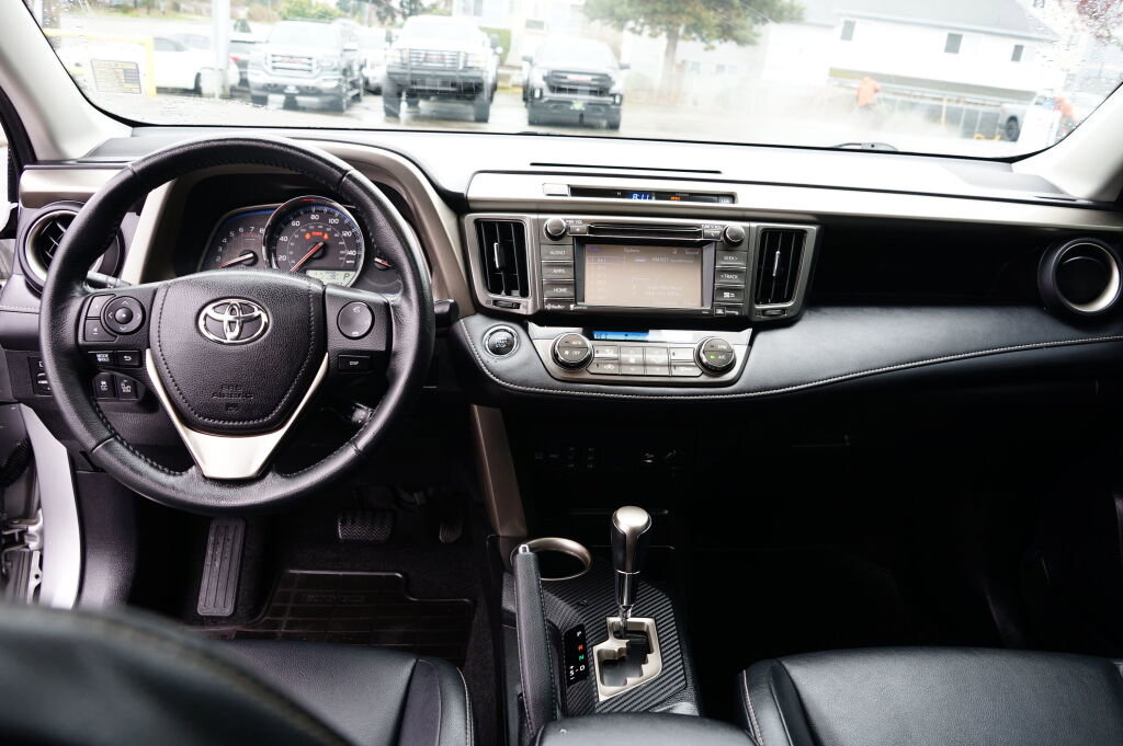 Used 2014 Toyota RAV4 Limited w/ Technology Package image 19
